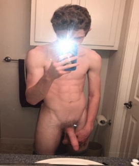 Mirror selfie nude